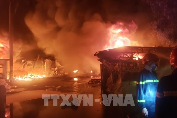 Cháy lớn tại Công ty Cổ phần nhựa và bao bì Vĩnh Phúc