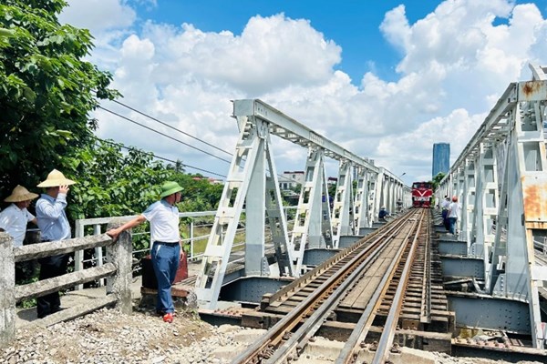 Tuyến đường sắt Hà Nội – Hải Phòng hoạt động trở lại sau sự cố