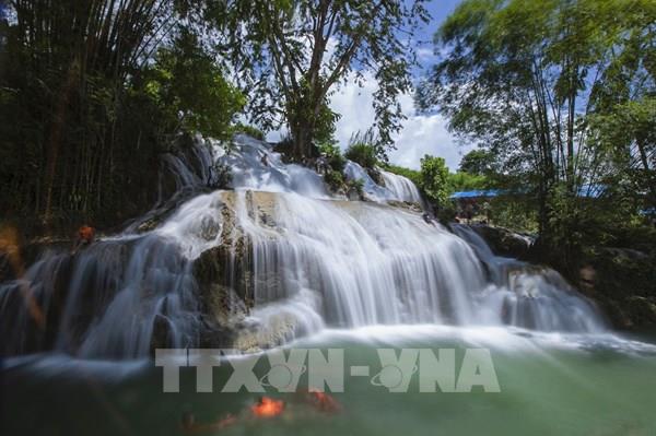 Vẻ đẹp của thác Trăng ở Hoà Bình