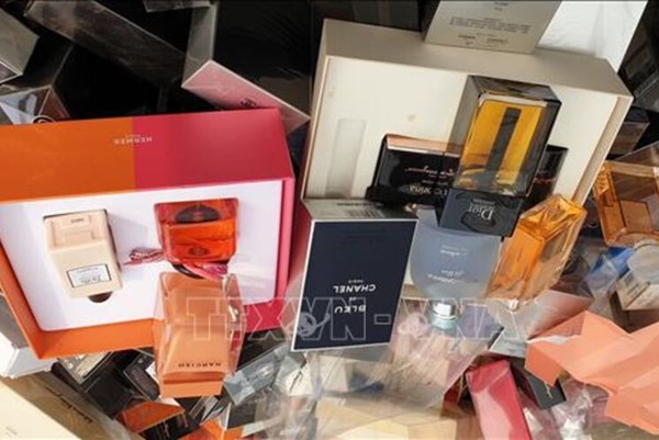 Cơ quan chức năng gặp khó khi xử lý hàng nhái, hàng giả trong thương mại điện tử