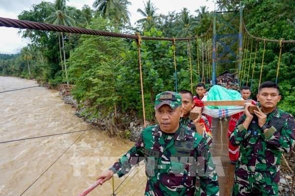 Vụ lở đất tại Indonesia: Tìm thấy 23 người còn sống