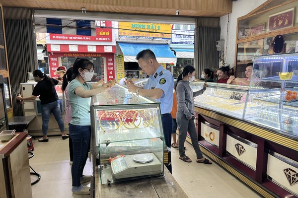 Xử phạt 4 cơ sở kinh doanh vàng