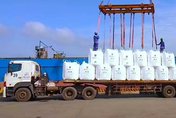 Thị trường phân bón: Giao dịch sôi động với giá tăng mạnh