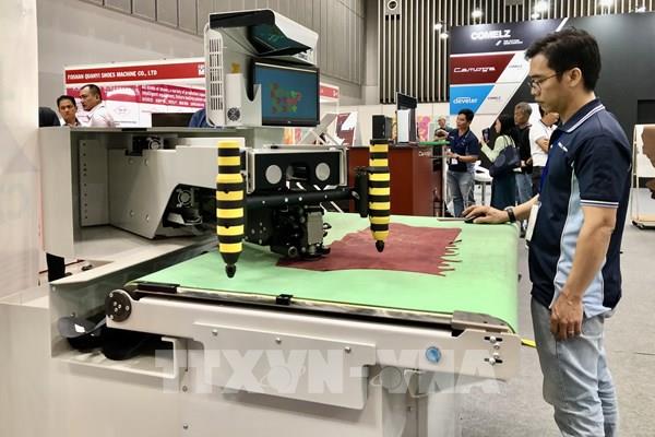 Khai mạc chuỗi hội chợ triển lãm quốc tế Da và Giày lần thứ 24