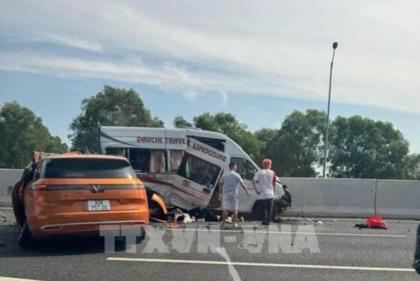 Khắc phục hậu quả vụ tai nạn giao thông nghiêm trọng trên cao tốc Hà Nội - Hải Phòng