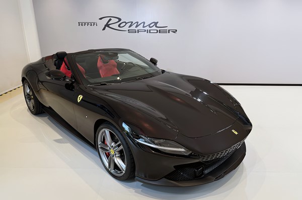 Mẫu xe Ferrari Roma Spider ra mắt tại thị trường Việt Nam