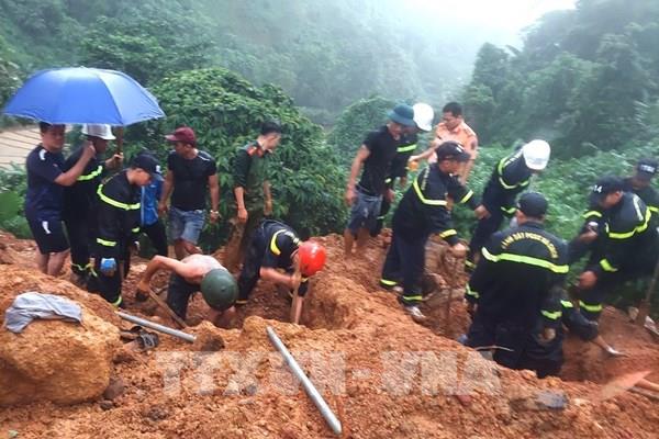 Hiện trường vụ sạt lở đất vùi lấp ô tô khách ở Hà Giang làm 13 người thương vong