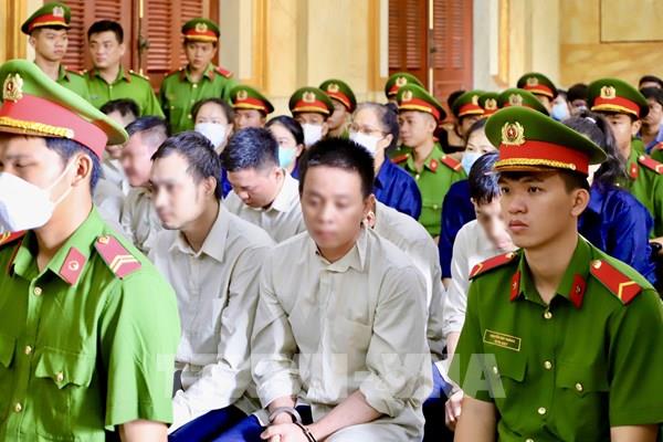 Tuyên án các bị cáo tham gia đường dây buôn lậu 6 tấn vàng