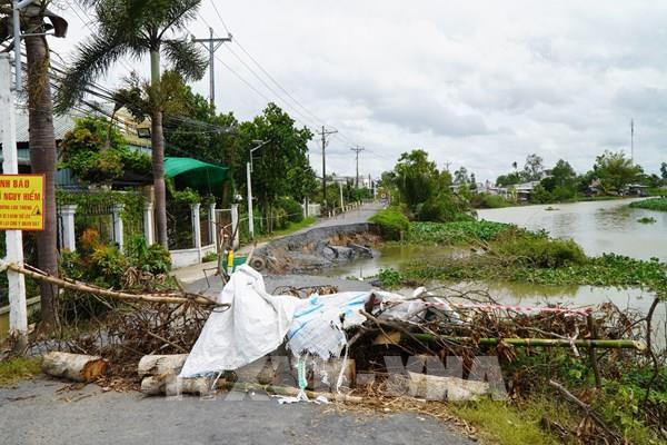 Sạt lở chia cắt giao thông tại Đồng Tháp