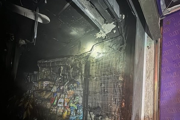 Dập tắt đám cháy nhà dân lúc rạng sáng