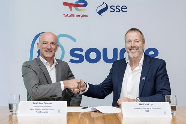 TotalEnergies và SSE thành lập công ty sạc xe điện
