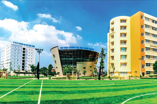 Điểm chuẩn xét tuyển sớm Trường Đại học Ngân hàng TPHCM 2024