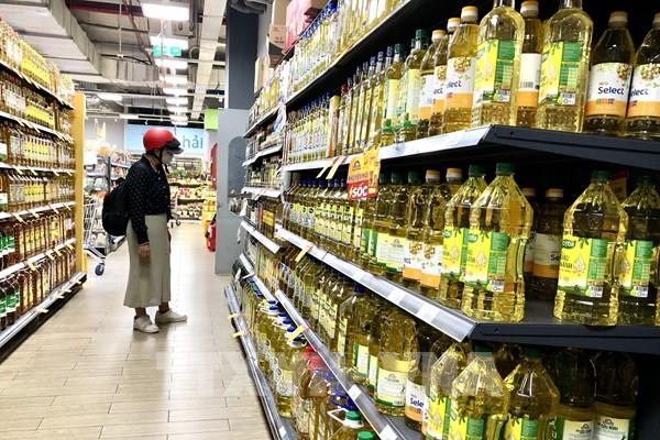 Nhà bán lẻ bình ổn, không để lương tăng, giá tăng