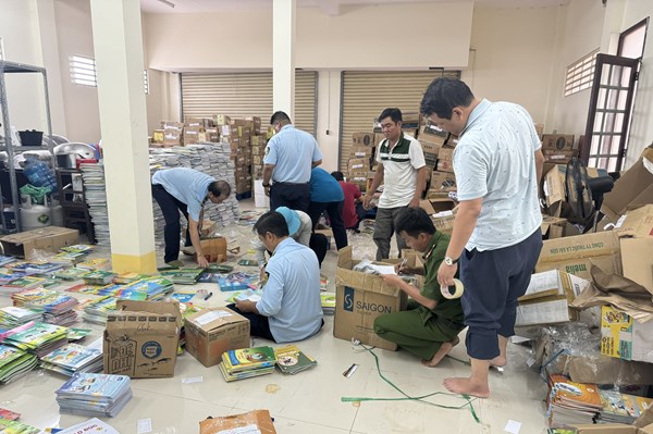 Phát hiện gần 80.000 quyển sách giáo khoa giả mạo nhãn mác