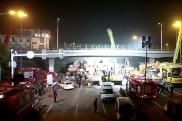 Sập cầu tại Trung Quốc khiến 11 người thiệt mạng