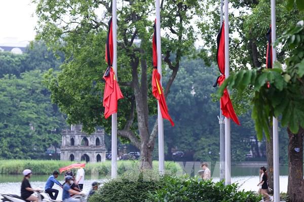 Treo cờ rủ, không tổ chức các hoạt động vui chơi, giải trí công cộng ...