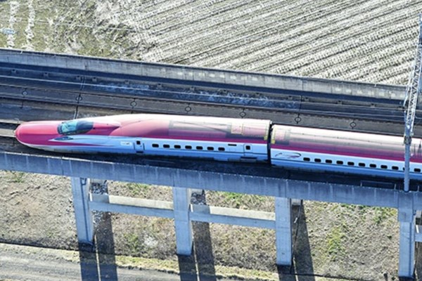 Nhật Bản: Gián đoạn dịch vụ tàu shinkansen do trật bánh
