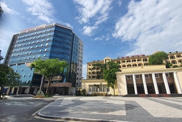 Điểm chuẩn Đại học Thương mại 2024 phương thức xét tuyển kết hợp