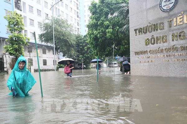 Hà Nội: Ngập úng tại nhiều tuyến đường, khu đô thị