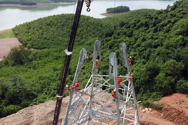 Các địa phương cùng ngành điện hoàn thành đường dây 500kV mạch 3