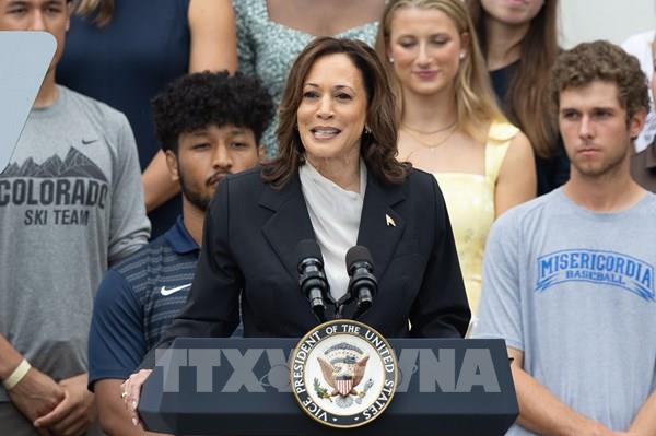 Bầu cử Mỹ 2024: Bà K. Harris "đuổi sát nút" ông D. Trump trong cuộc thăm dò của CNN