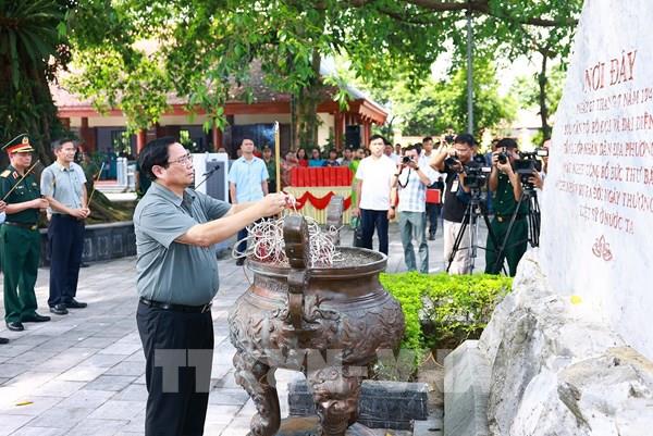 Thủ tướng Phạm Minh Chính dâng hương tri ân các Anh hùng Liệt sĩ