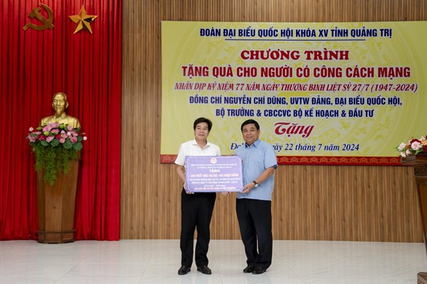 Bộ Kế hoạch và Đầu tư tri ân gia đình người có công với cách mạng, thân nhân liệt sĩ