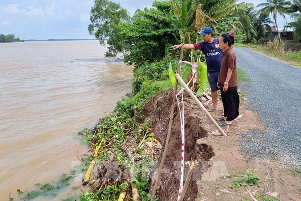 Trà Vinh công bố tình huống khẩn cấp về sạt lở các tuyến đường ven sông Hậu