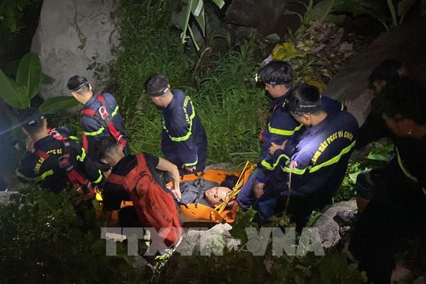 Tây Ninh: Đưa 4 du khách bị lạc đường, đuối sức xuống chân núi Bà Đen