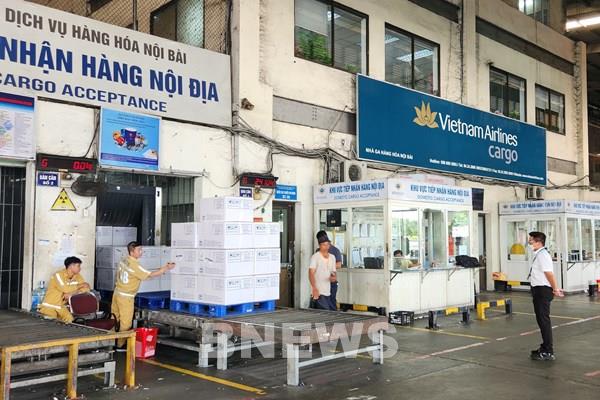 Vietnam Airlines tiếp tục miễn cước vaccine cho Chương trình Tiêm chủng mở rộng 