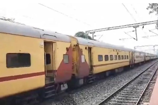 Ấn Độ: Dừng tàu chở khách khẩn cấp do bị đe dọa đánh bom