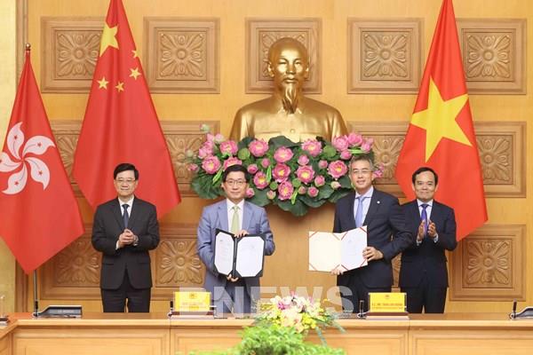 Vietnam Airlines hợp tác phát triển hàng không với Hong Kong (Trung Quốc) 