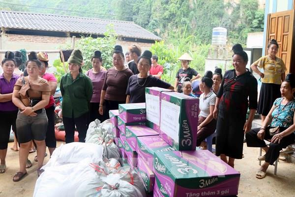 Cứu trợ khẩn cấp gia đình bị thiệt hại do mưa lũ tại tỉnh Sơn La và Điện Biên