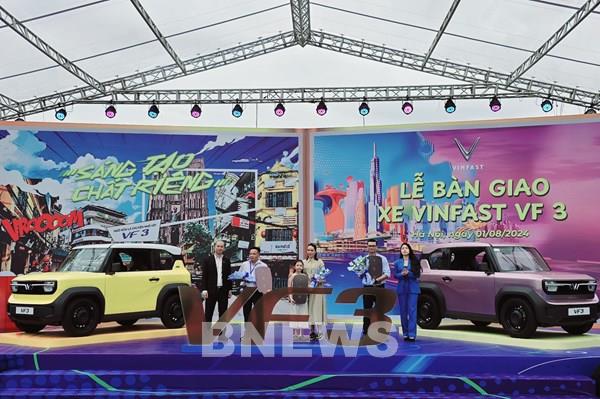 VinFast chính thức bàn giao những chiếc xe VF 3 đầu tiên cho khách hàng