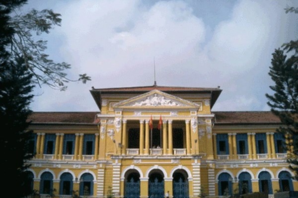 Thành phố Hồ Chí Minh: Tạm dừng tuyển dụng công chức