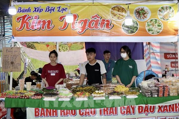 Hơn 400 gian hàng tham gia ngày hội bánh dân gian và đặc sản vùng miền