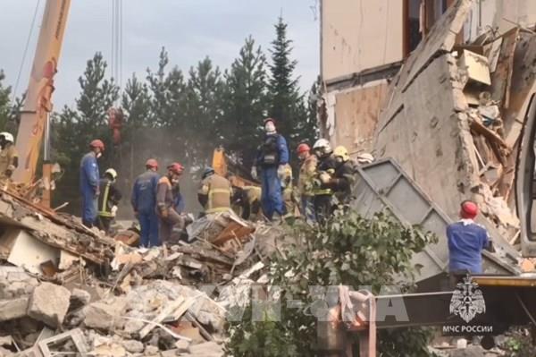 Sập một phần chung cư ở Nga, 10 người thiệt mạng