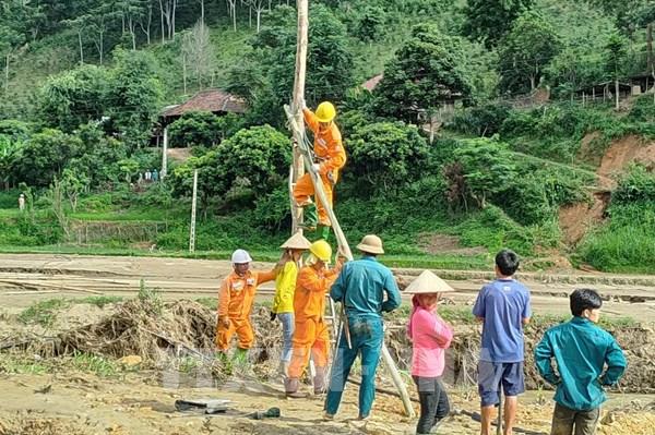 Sơn La cấp điện trở lại cho người dân sau mưa lũ