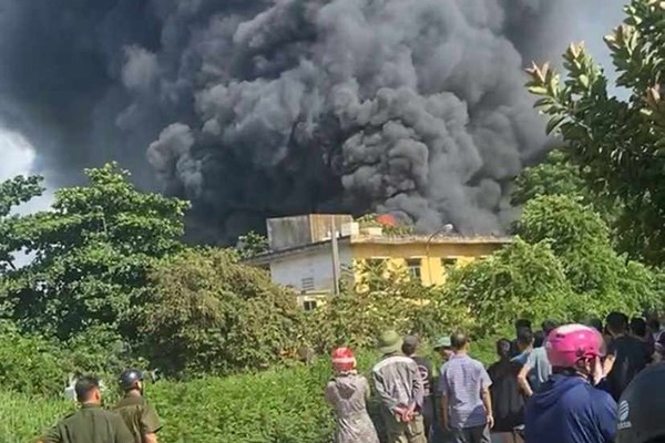Hà Nội: Cháy lớn tại xưởng sản xuất của công ty xốp