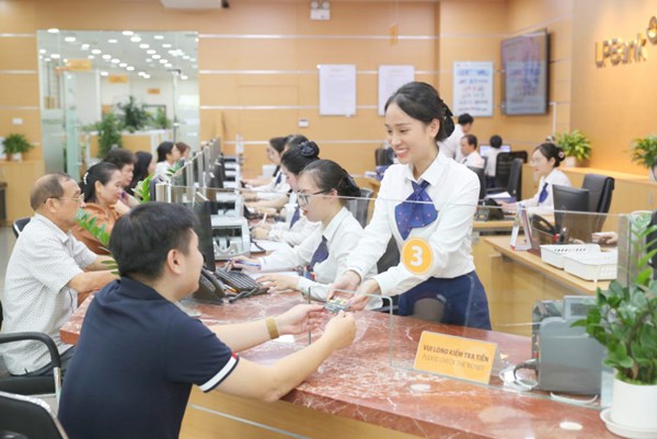 Lãi suất ngân hàng LPBank mới nhất tháng 10/2025: Kỳ hạn nào lãi cao nhất?