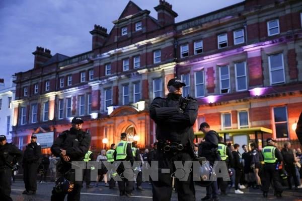 Anh huy động 6.000 cảnh sát đặc nhiệm ứng phó với tình trạng bạo loạn