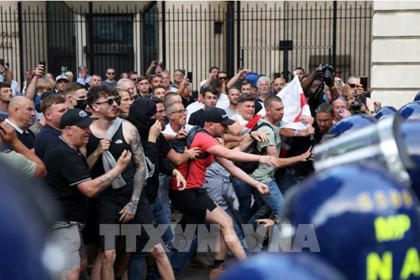 Bạo loạn nghiêm trọng nhất tại Anh kể từ năm 2011