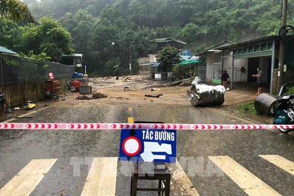 Mưa lớn ở Điện Biên gây sạt lở, ách tắc cục bộ trên Quốc lộ 12