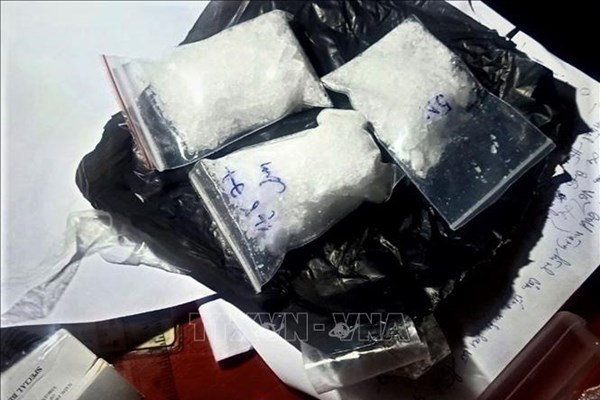 Phá đường dây vận chuyển ma túy ngụy trang trong rượu vang từ Pháp về Việt Nam