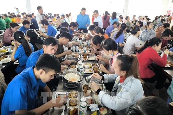 "Bữa cơm Công đoàn" cho công nhân lao động tại Bến Tre