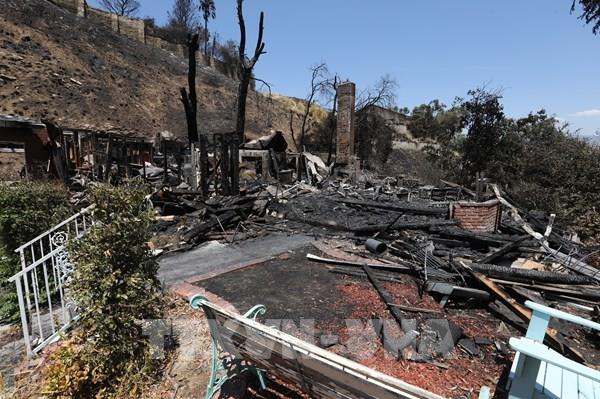Mỹ: Cháy rừng lớn ở California bùng phát trở lại do thời tiết rất nóng và khô
