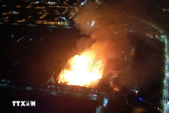 Cháy xưởng gỗ tại Đồng Nai