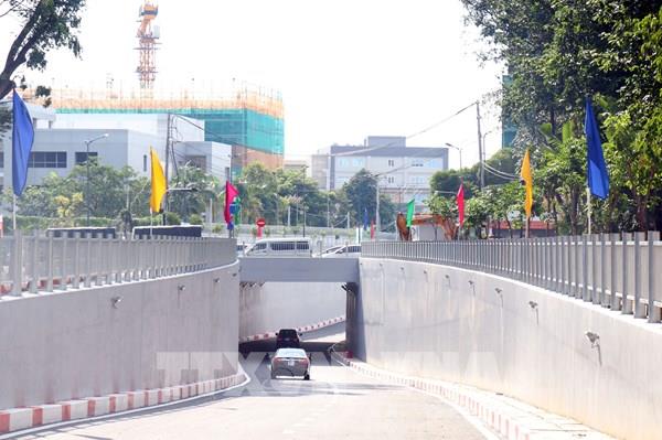 Từ 19h (10/8) người dân được lưu thông qua hầm chui cửa ngõ sân bay Tân Sơn Nhất