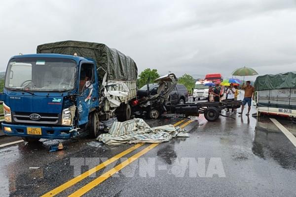 Vụ tai nạn trên cao tốc Nội Bài - Lào Cai: Đã thông đường 1 làn xe