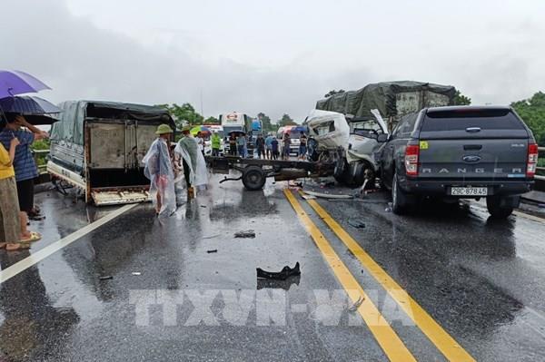 Tai nạn giao thông trên cao tốc Nội Bài – Lào Cai, hai người thương vong
